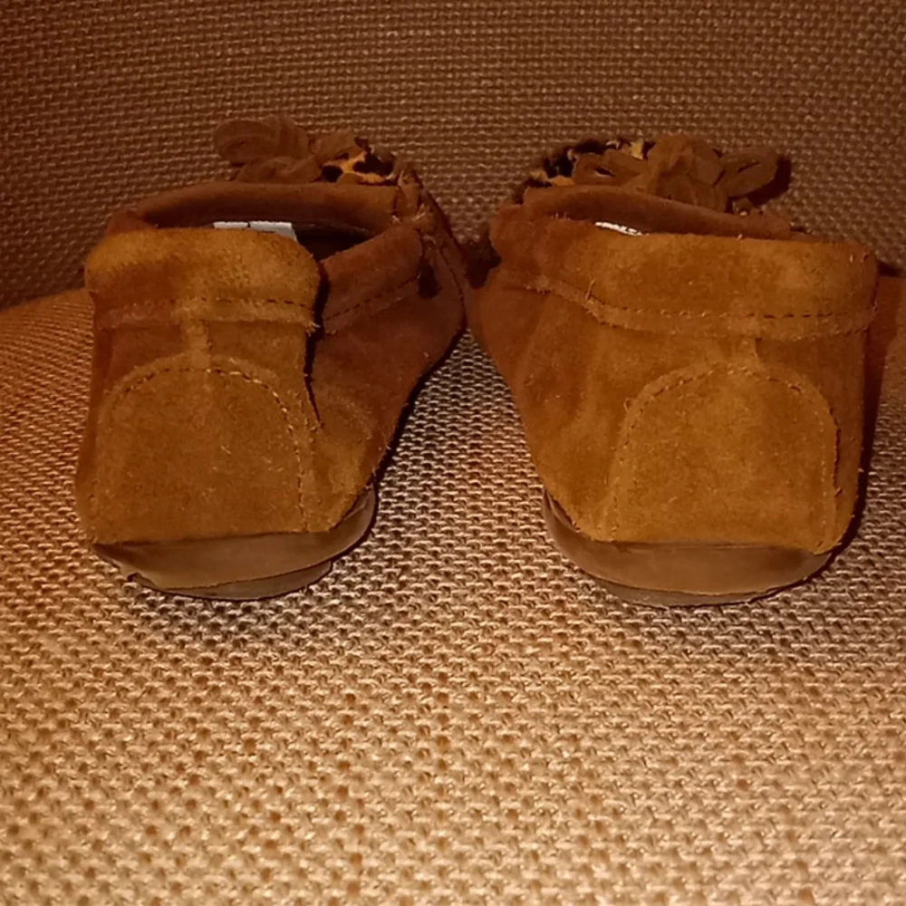 Minnetonka Animal Print Leopard Shoes Size 3
